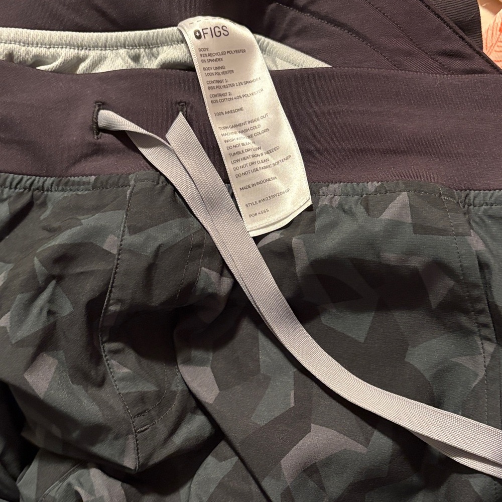 Figs Charcoal Scrub Pants